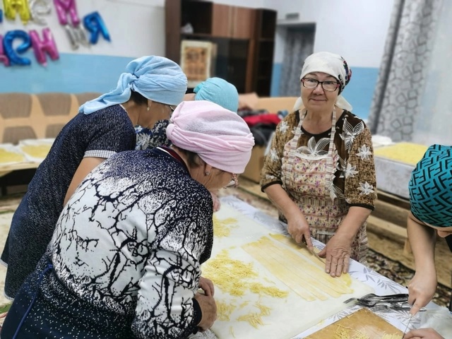 Жители села Тат-Верх-Гоньба в очередной раз собирают гуманитарную помощь для бойцов СВО. В селе много неравнодушных жителей